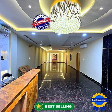 Hotel Vrinda Niddhivan ! Fully Ac, Prem Mandir At Walking Distance ! Just Near The Iskcon Temple Vrindāvan Buitenkant foto