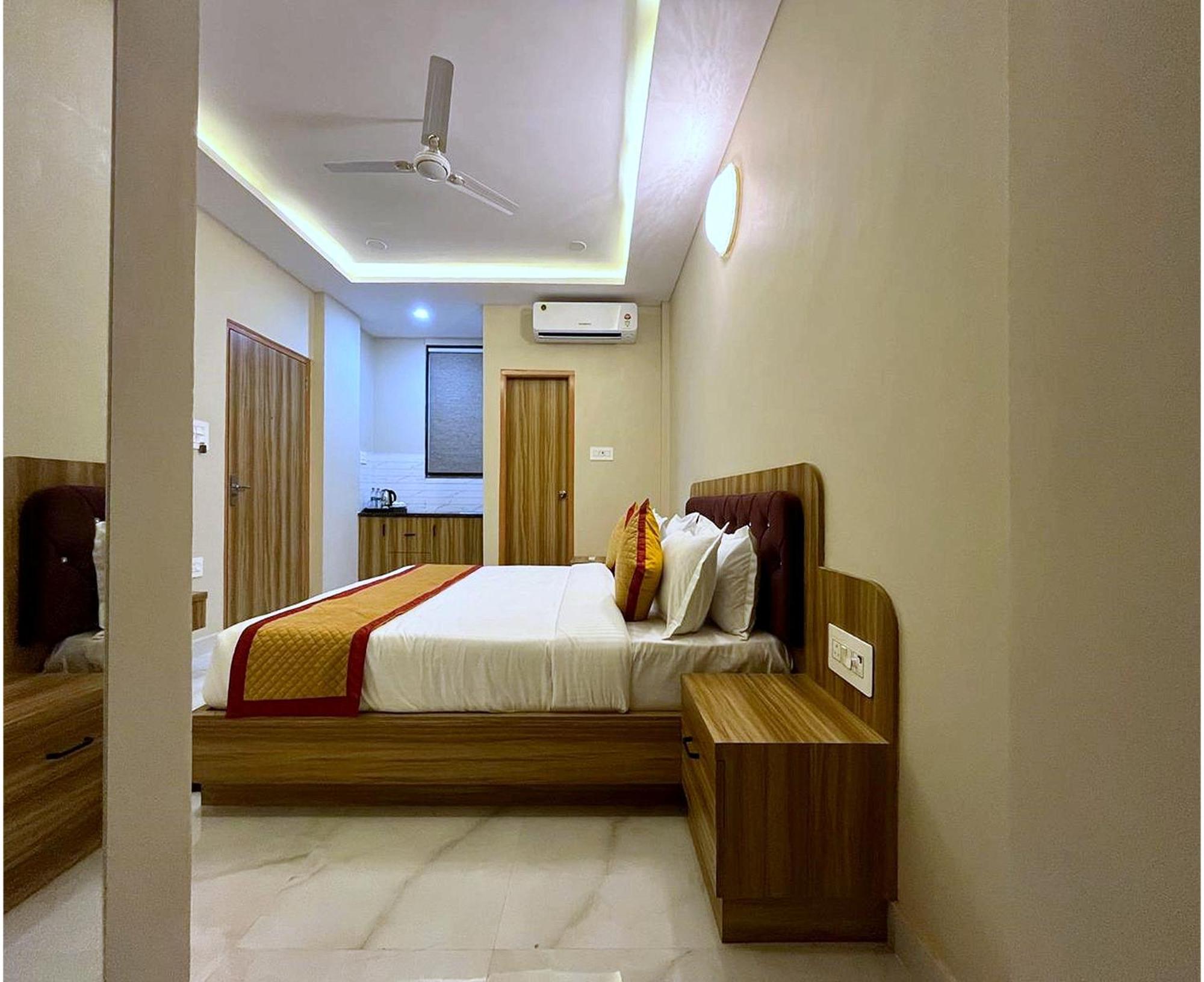 Hotel Vrinda Niddhivan ! Fully Ac, Prem Mandir At Walking Distance ! Just Near The Iskcon Temple Vrindāvan Buitenkant foto