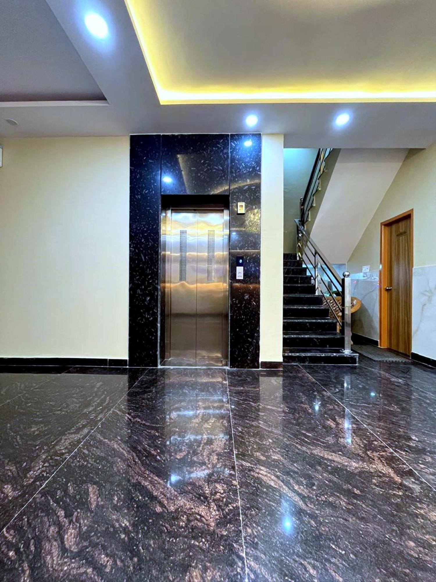 Hotel Vrinda Niddhivan ! Fully Ac, Prem Mandir At Walking Distance ! Just Near The Iskcon Temple Vrindāvan Buitenkant foto